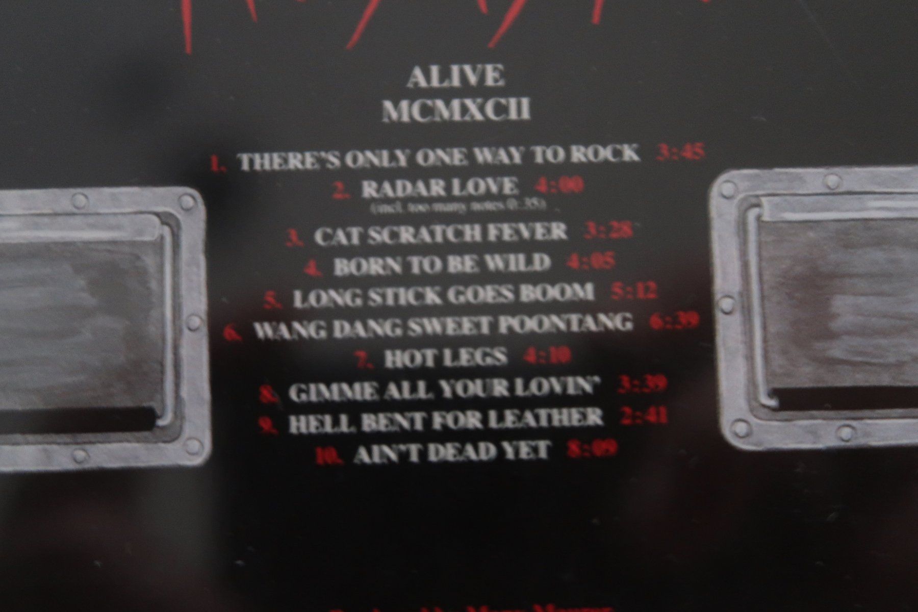 CDs: AIN'T DEAD YET - ALIVE MCMXCII - EX- KROKUS - CD – Gebraucht aus Basel von Patiscat 2
