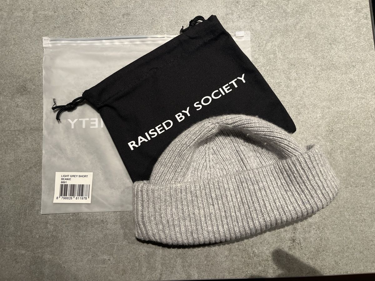 Copricapi, berretti & cappellini: Raised By Society Beanie, New, Light Grey – Nuovo e nell'imballaggio originale da Zollikerberg venduto da mrj02 1