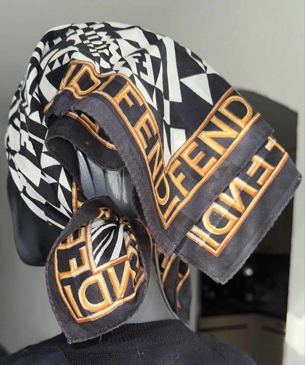 Fendi Foulard & Sciarpe: FENDI MONOGRAMM FOULARD – Usato da Unteraegeri venduto da MH203 4