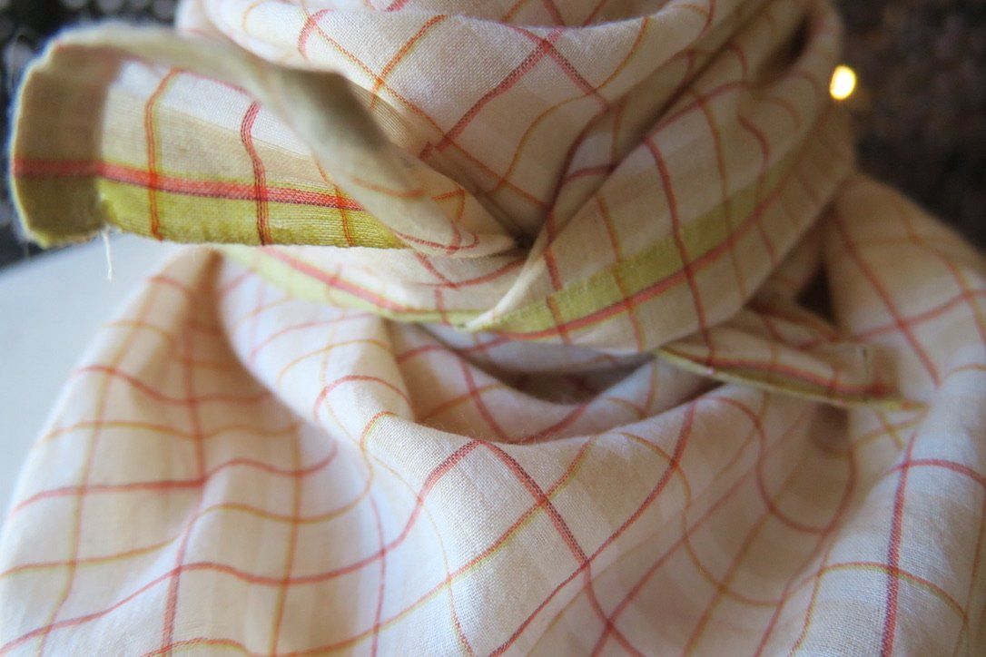 Foulards & écharpes: Foulard Mois-Mont neu – Neuf (Voir description) à Schwanden i. E. par luvia01