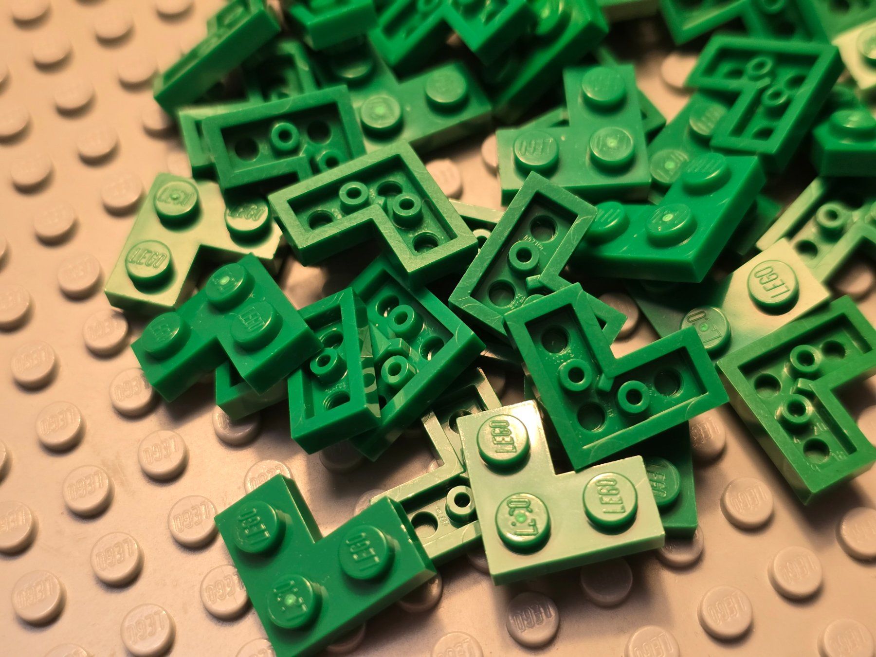 Lego Kit di costruzioni: Lego 20 x Eckplatten (2420) grün – Usato da Basel venduto da Swi-7621