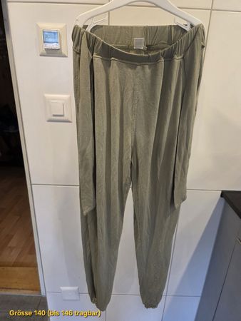 Bequeme elegante Hose 140/146