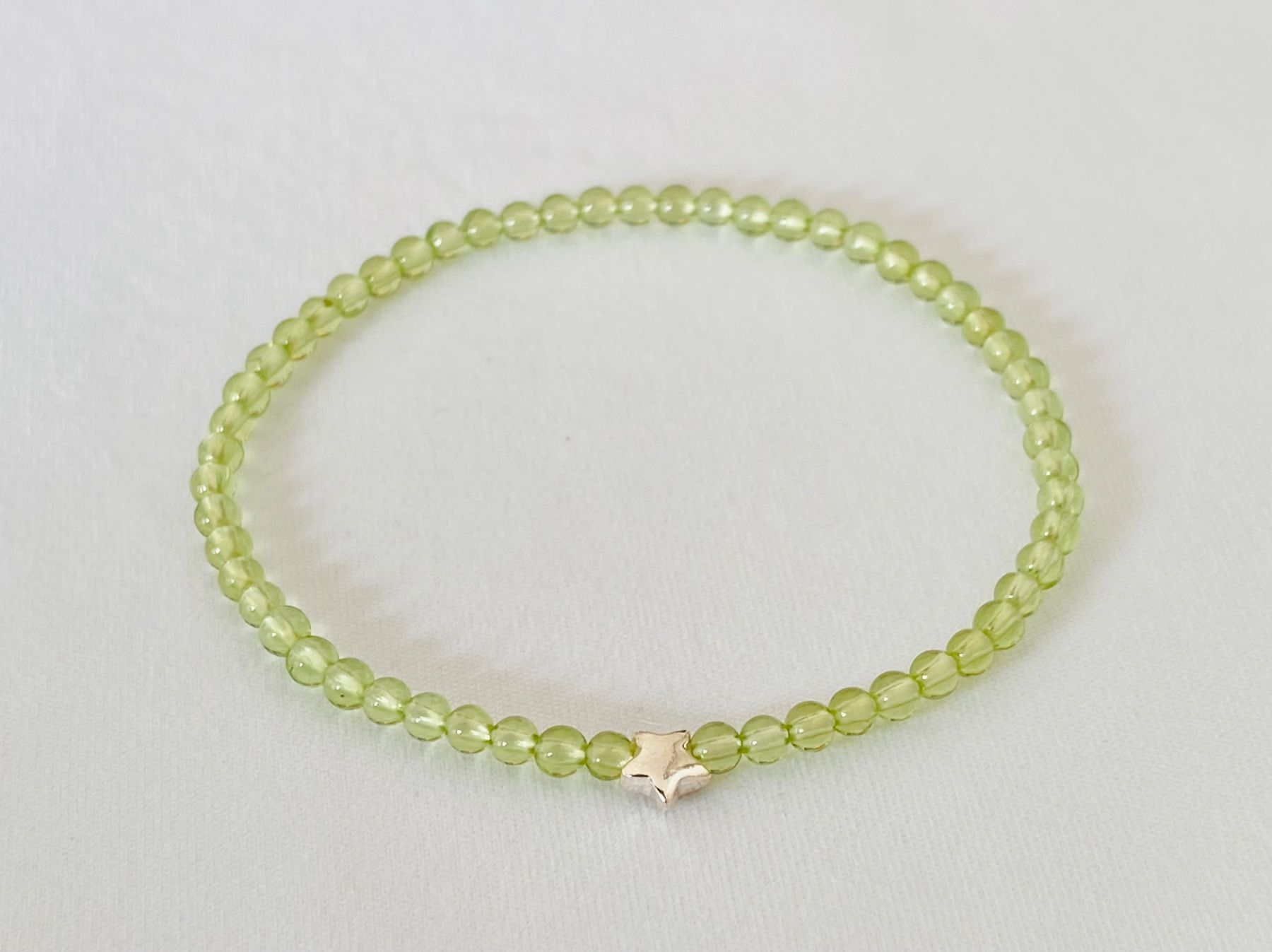 Armbänder & -reifen: Edelstein Armband Peridot mit Silber auf Mass – Neu und originalverpackt aus Zuzwil SG von Lemliskat