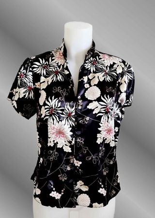 Schicke Bluse Gr. 38 schwarz floral