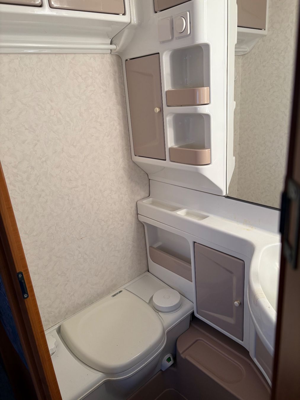 Hobby Camping Fahrzeuge: Hobby 535 (1995) mit Einzelbetten – Gebraucht aus Siggenthal von FUNNY-CAMPER 3