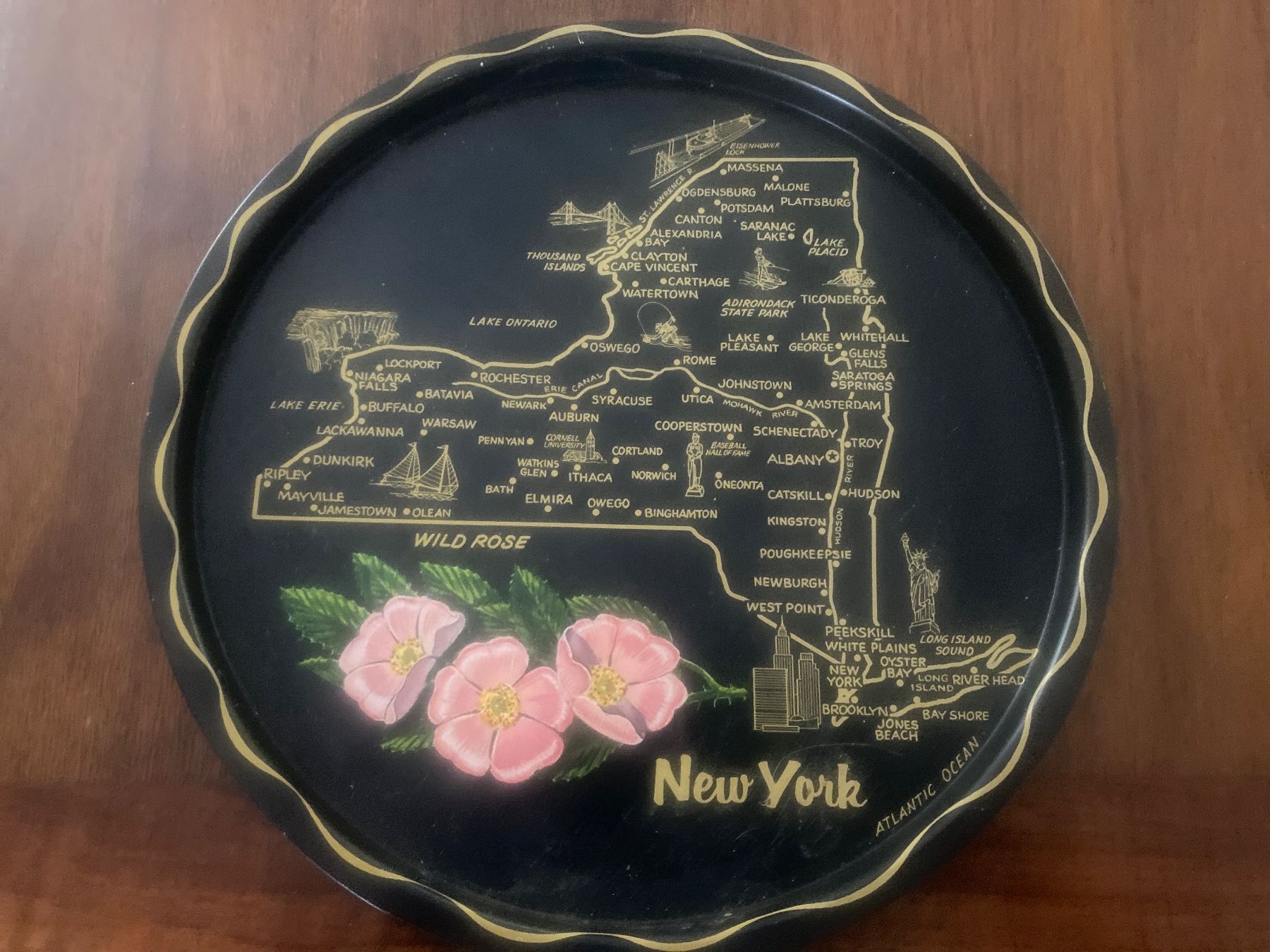 Piatti di portata: Vintage Metal Servier Tablett New York – Usato da Baden venduto da swiss-alps 5