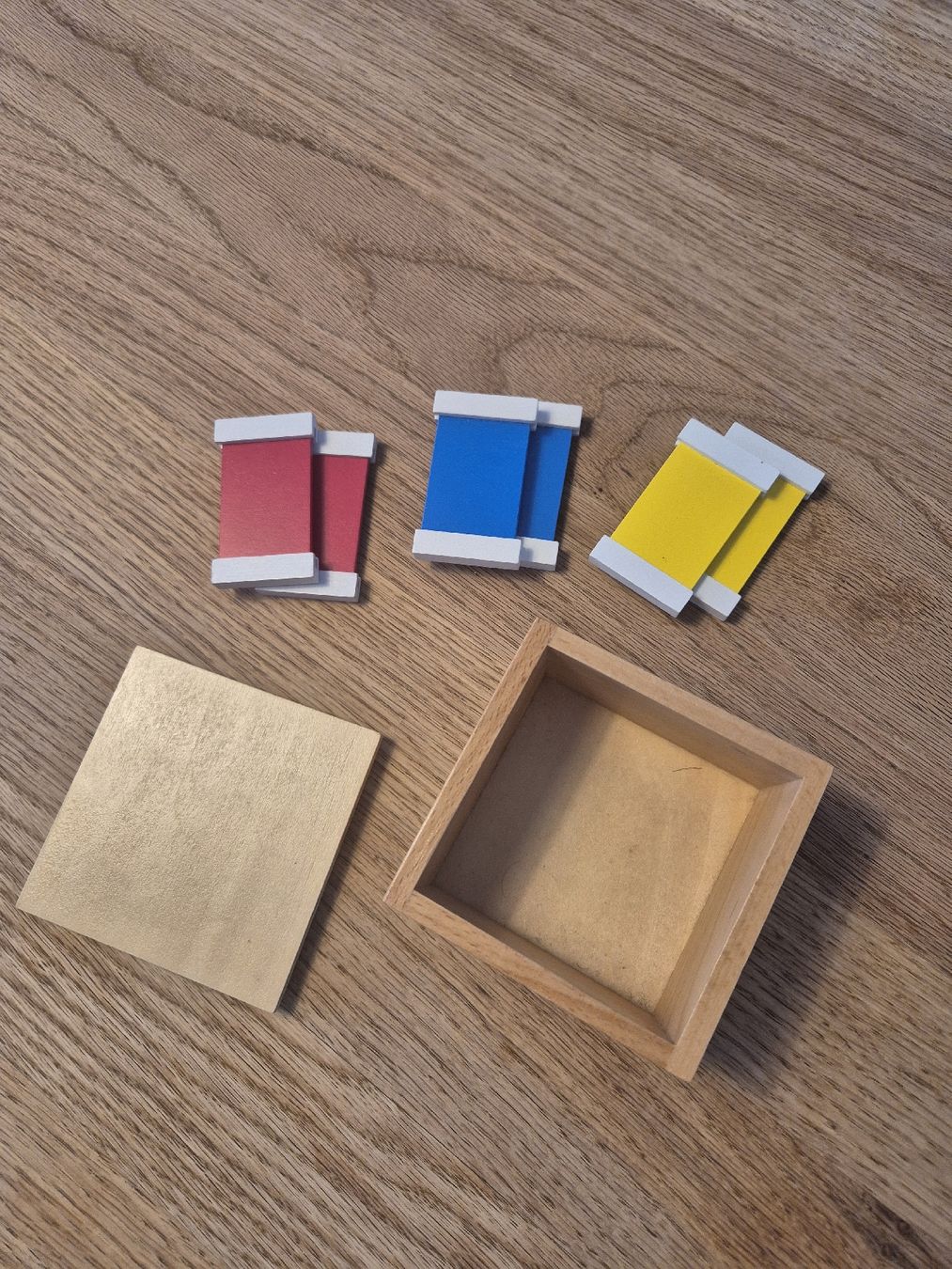 Spiele: Montessori Farbkasten – Gebraucht aus Zürich von Emlet
