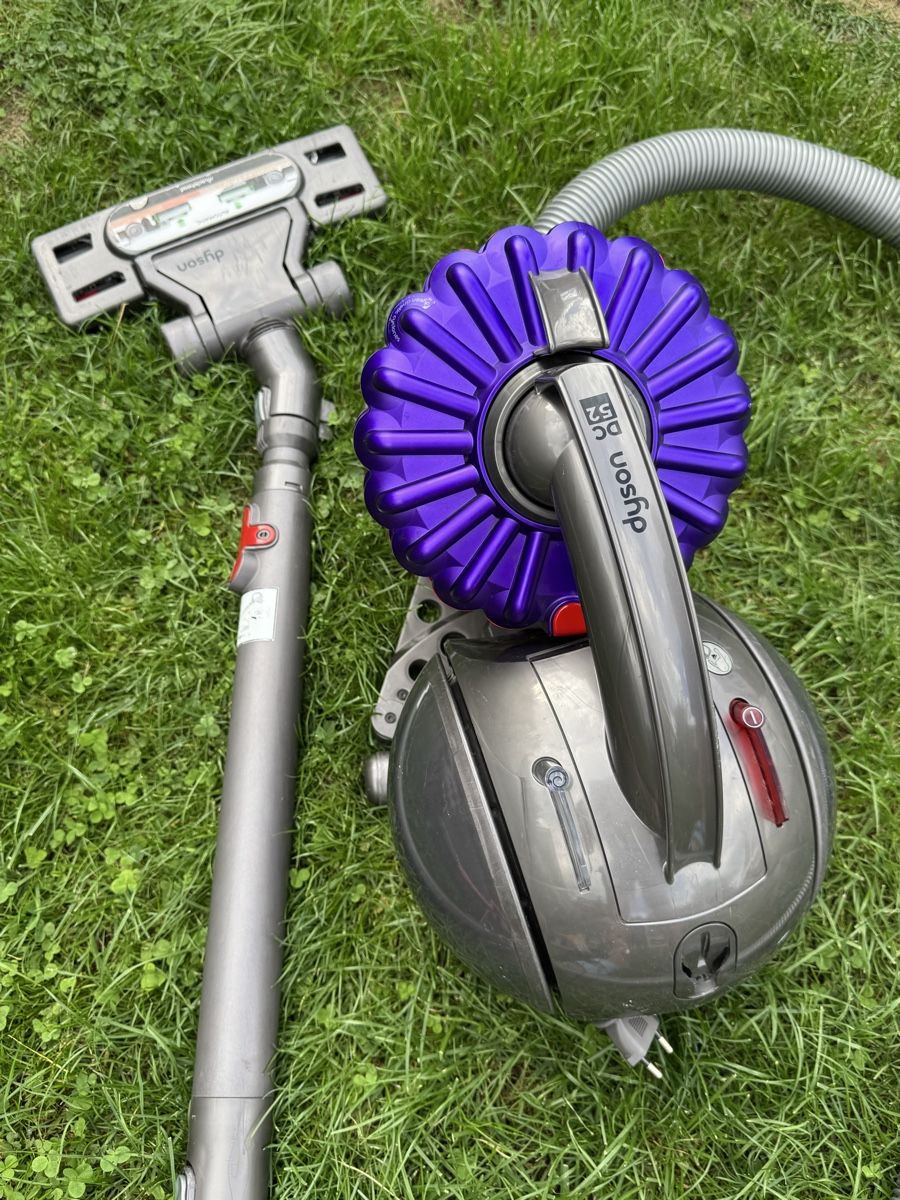 Dyson Aspirapolveri & Accessori: Dyson V-8, V-6, DC-52 – Usato da Büsserach venduto da Brranko 2