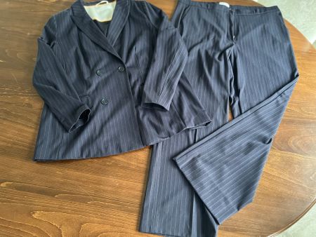 Edler Hosenanzug, dunkelblau gestreift, Gr. 44/48 Top!