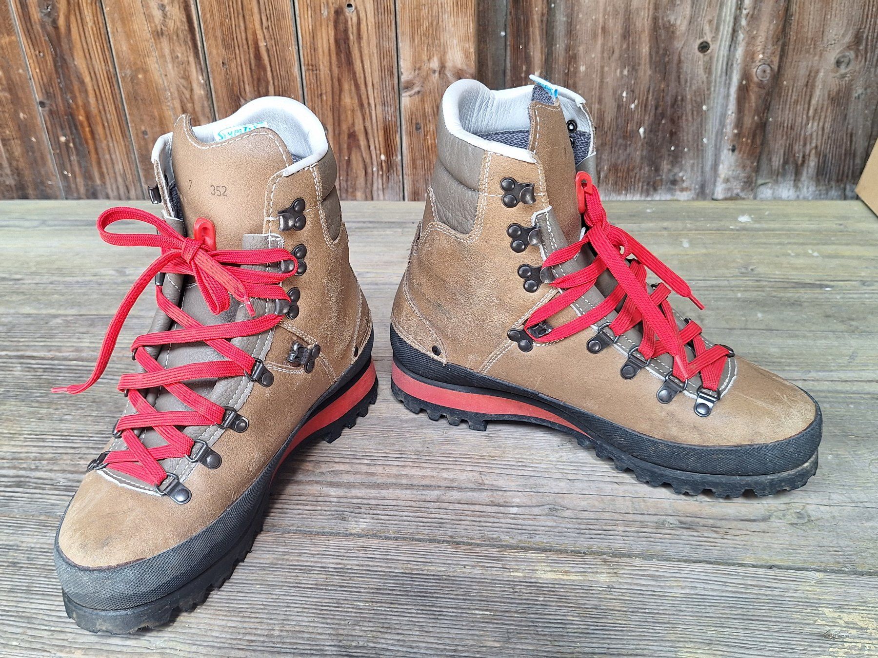 Hanwag Scarpe da uomo: Robuste Hanwag Wanderstiefel Gr. 40.5 – Usato da Weinfelden venduto da JoeBaer 1