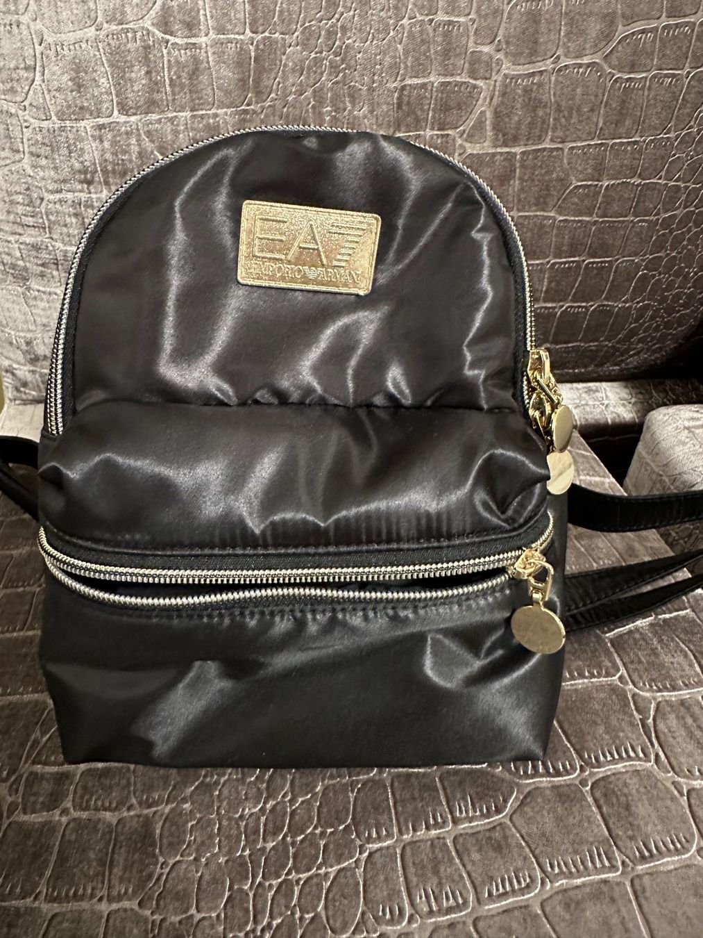 Armani Zaini: Armani Rucksack für Damen – Nuovo e nell'imballaggio originale da Frümsen venduto da Swissline90