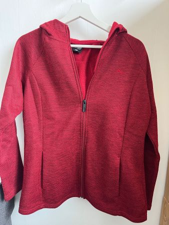 Rote Sportjacke