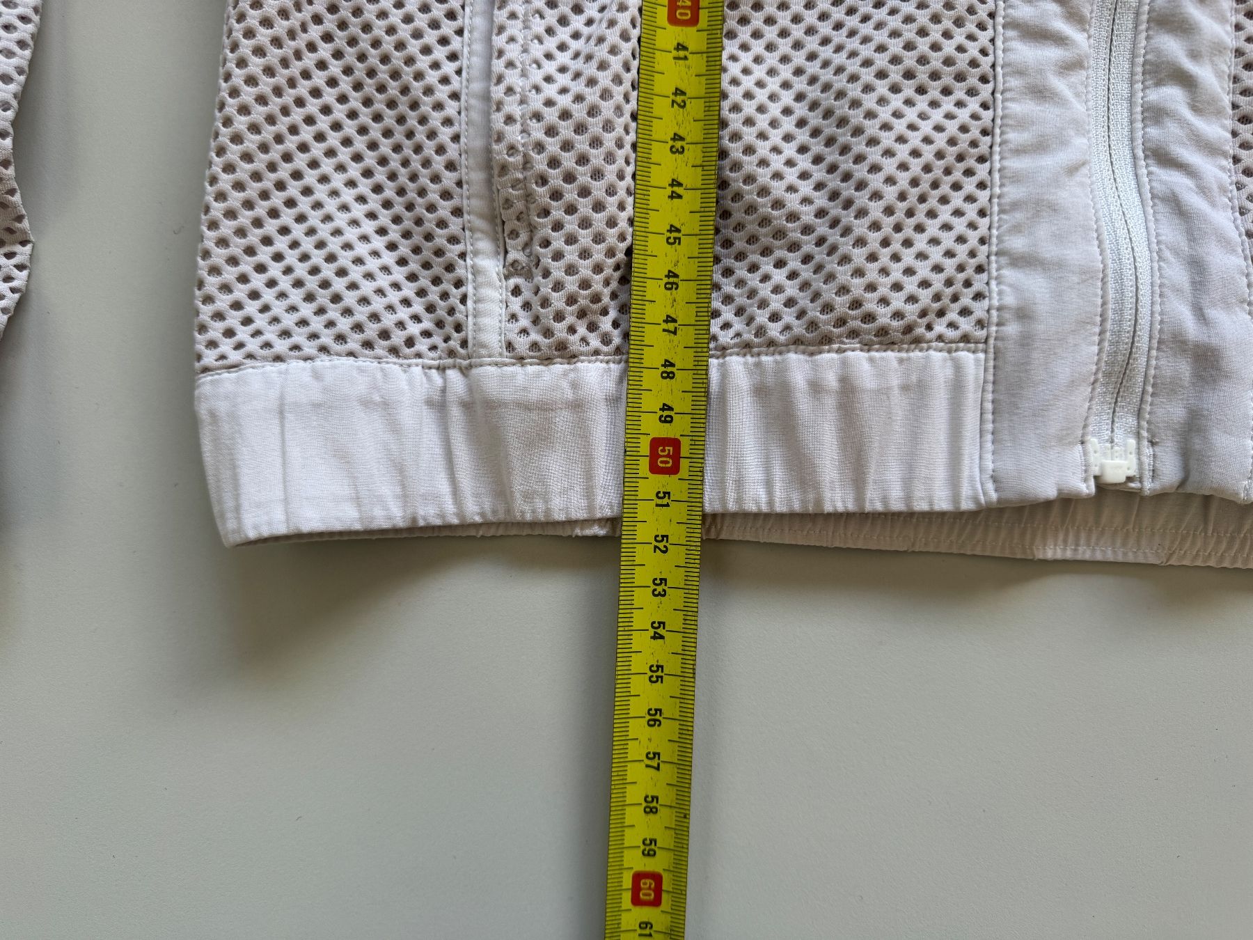 Lululemon Giacche: Lululemon mesh on mesh jacket Women Sz M – Usato da Neuchâtel venduto da _Easy_to_Find_ 2
