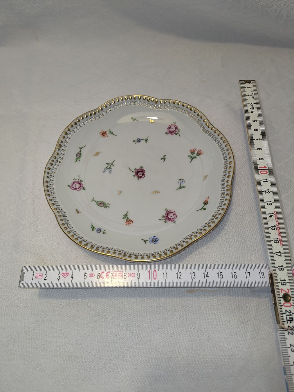 Teller: Teller mit Blumenmuster, Goldrand, Handbemalt, Vintage – Gebraucht aus Biel/Bienne von DoNa82