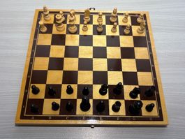 Jeu d'échec transportable en bois