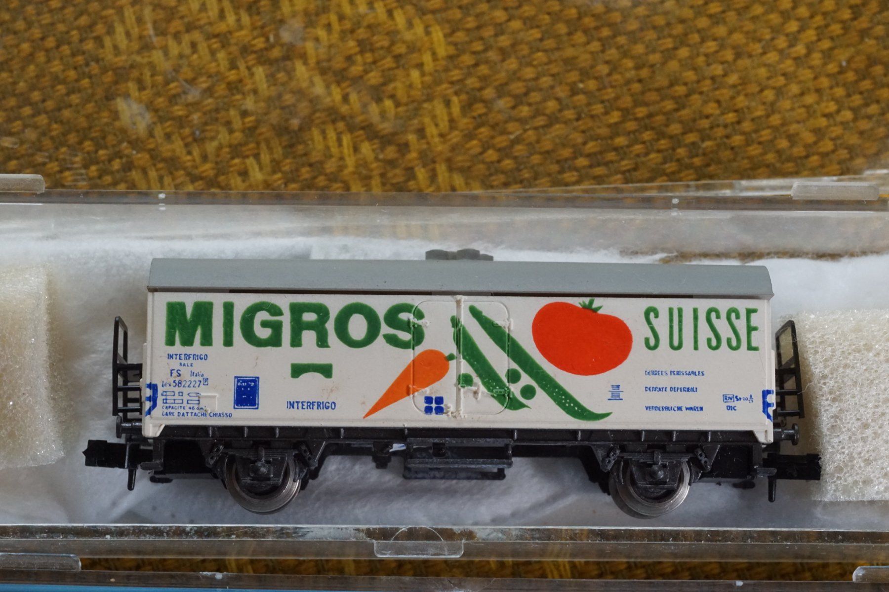 Modellini di ferrovie: 2 Stk. Güterwagen Migros Spur N – Usato da Gränichen venduto da iknow 2