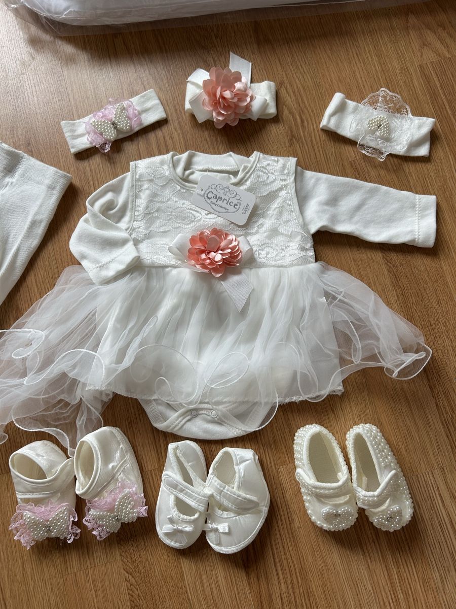 Chicco Lotti & Set di vestiti: Tutto nuovo con etichetta da 0-3 mesi – Nuovo e nell'imballaggio originale da Mendrisio venduto da Natalie_machado