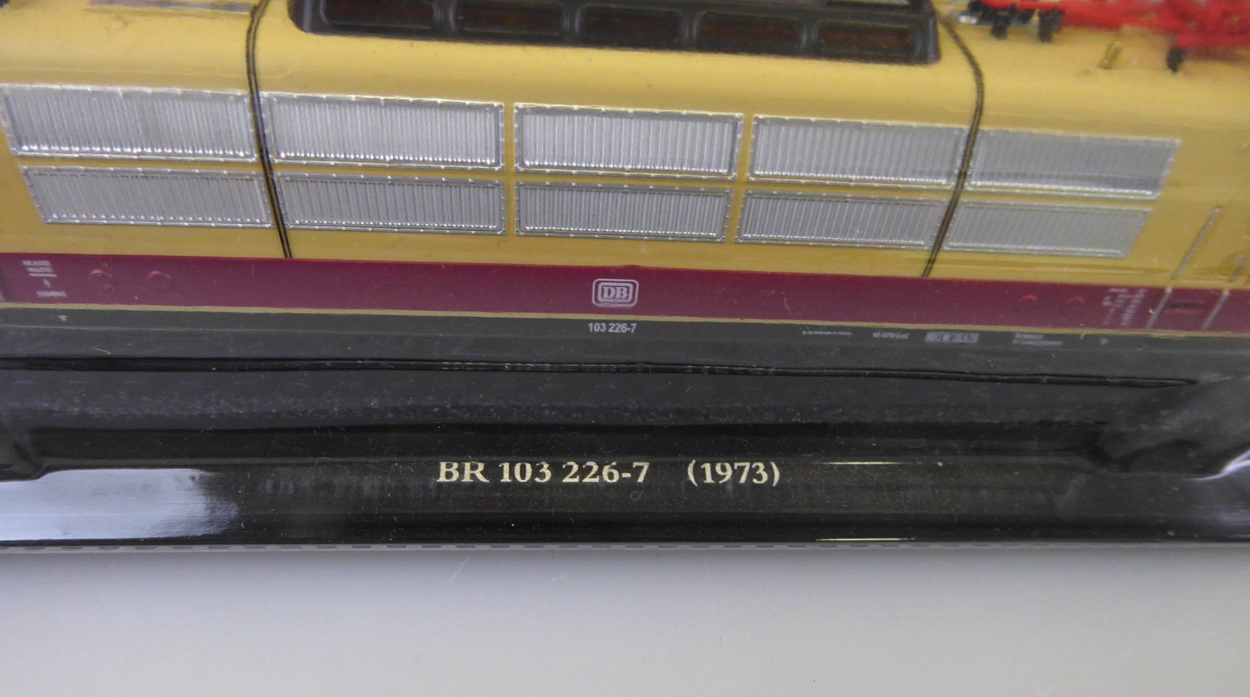 Modellini di ferrovie: Modelleisenbahn BR 103 226-7 (1973) – Usato da Volketswil venduto da brockipfannenstil 1