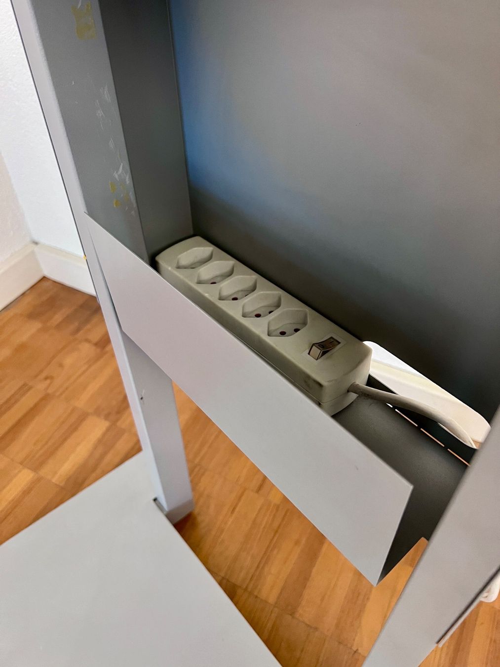 Tavoli: Mobiler Computerarbeitsplatz / Stehpult mit Tastaturablage – Usato da Zürich venduto da wme_n5yf 9