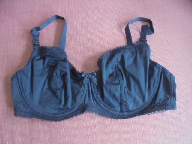H&M Sonstige Unterwäsche: BH Schwarz, Gr. 85C H&M mit Bügel – Neu (gemäss Beschreibung) aus Hinwil von Glasperlen