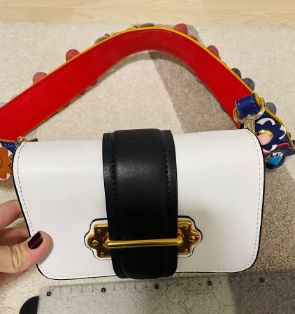 SCHULTERTASCHE (SAC À BANDOULIÈRE)
