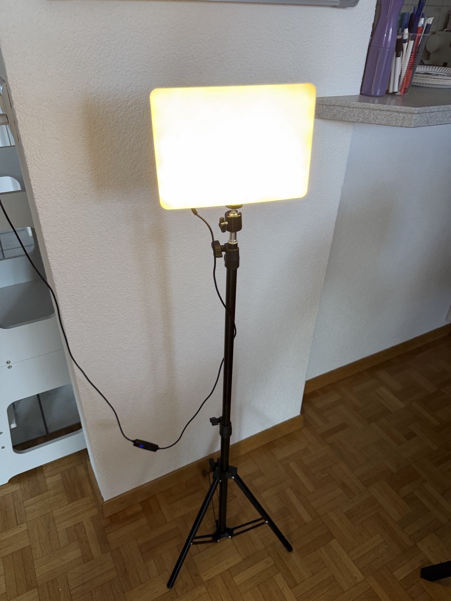 Lampade: LED Photography Fill Light mit Stativ – Usato da Güttingen venduto da bea_2ypn 2