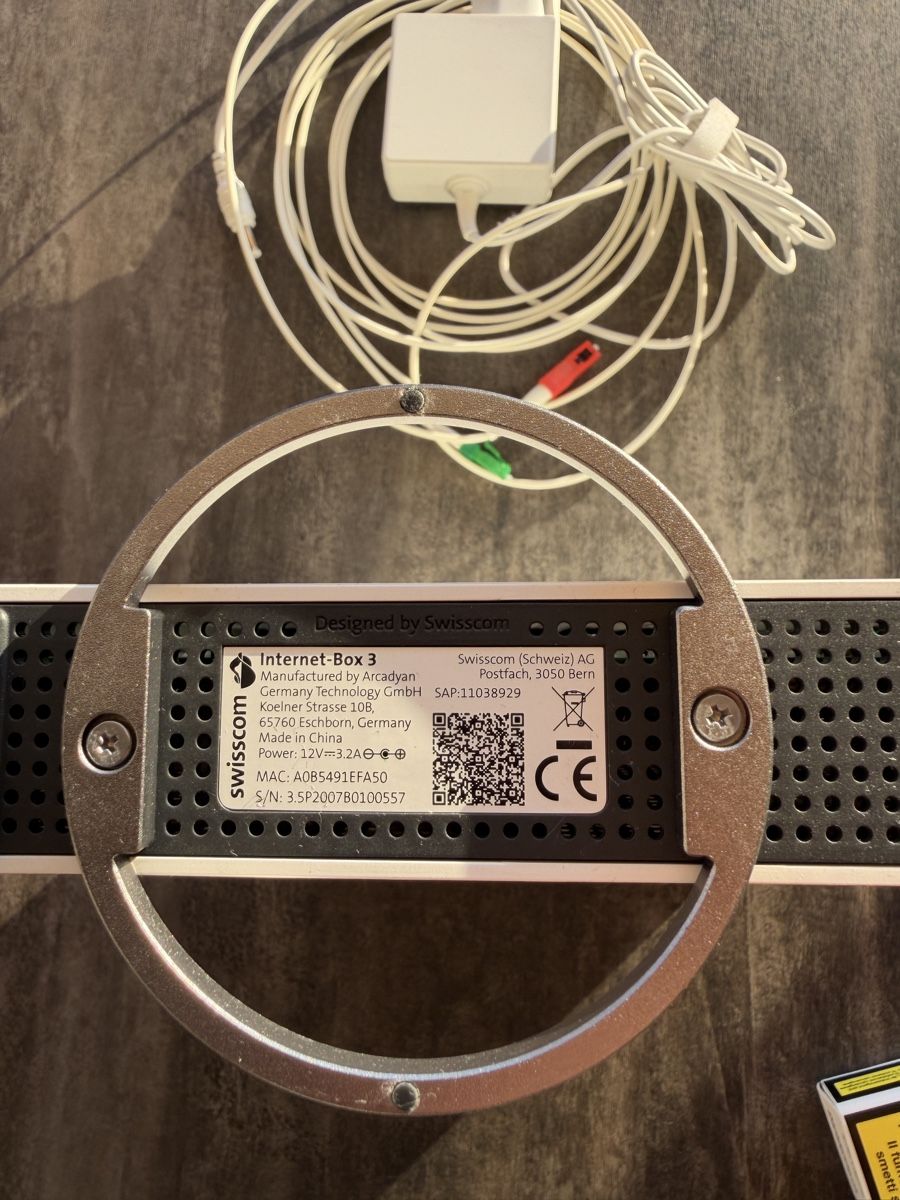 Swisscom Modem & Router: Internet-Box 3 Swisscom Router mit Netzteil und Kabeln – Usato da Erlenbach ZH venduto da Totti101 1