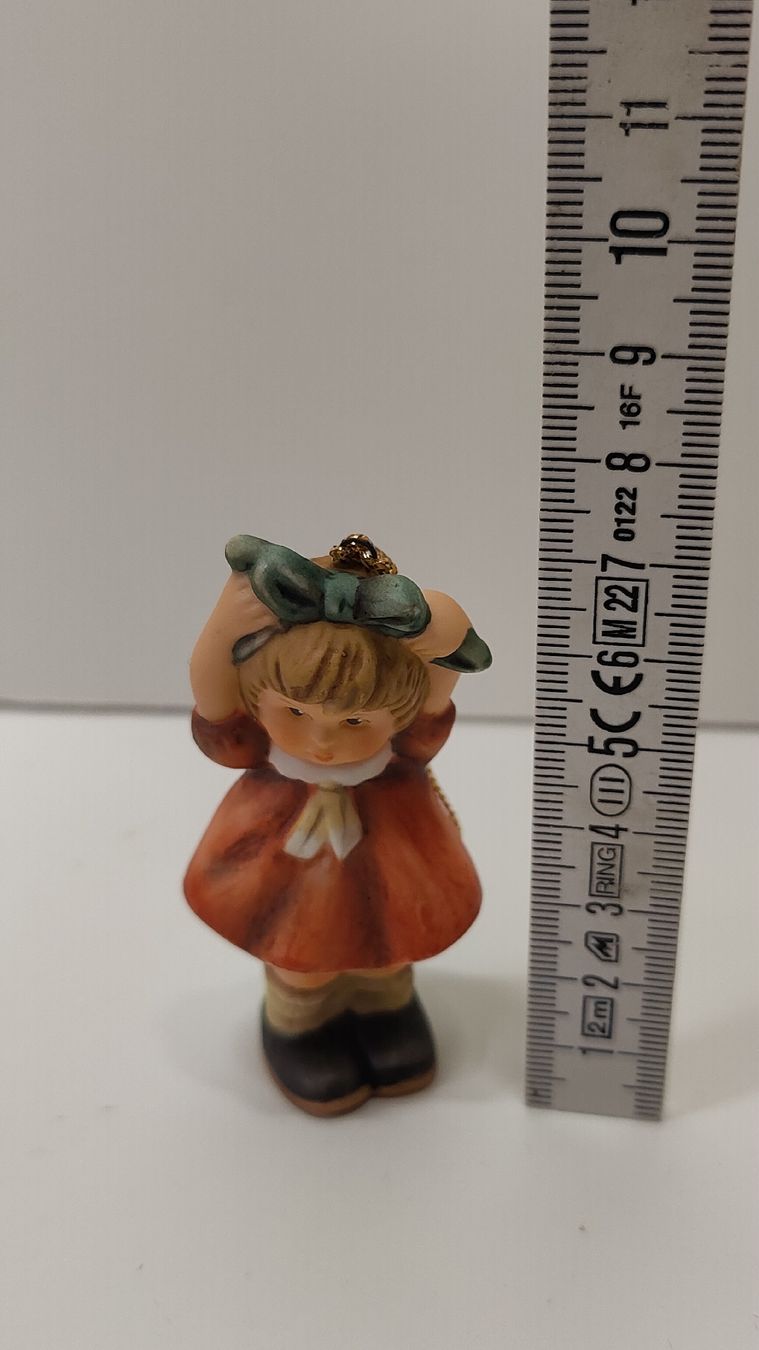 Hummel Statuette: Goebel Hummel Figur Mädchen 1999  (W) – Usato da Neuenhof venduto da bro_9zsg 5