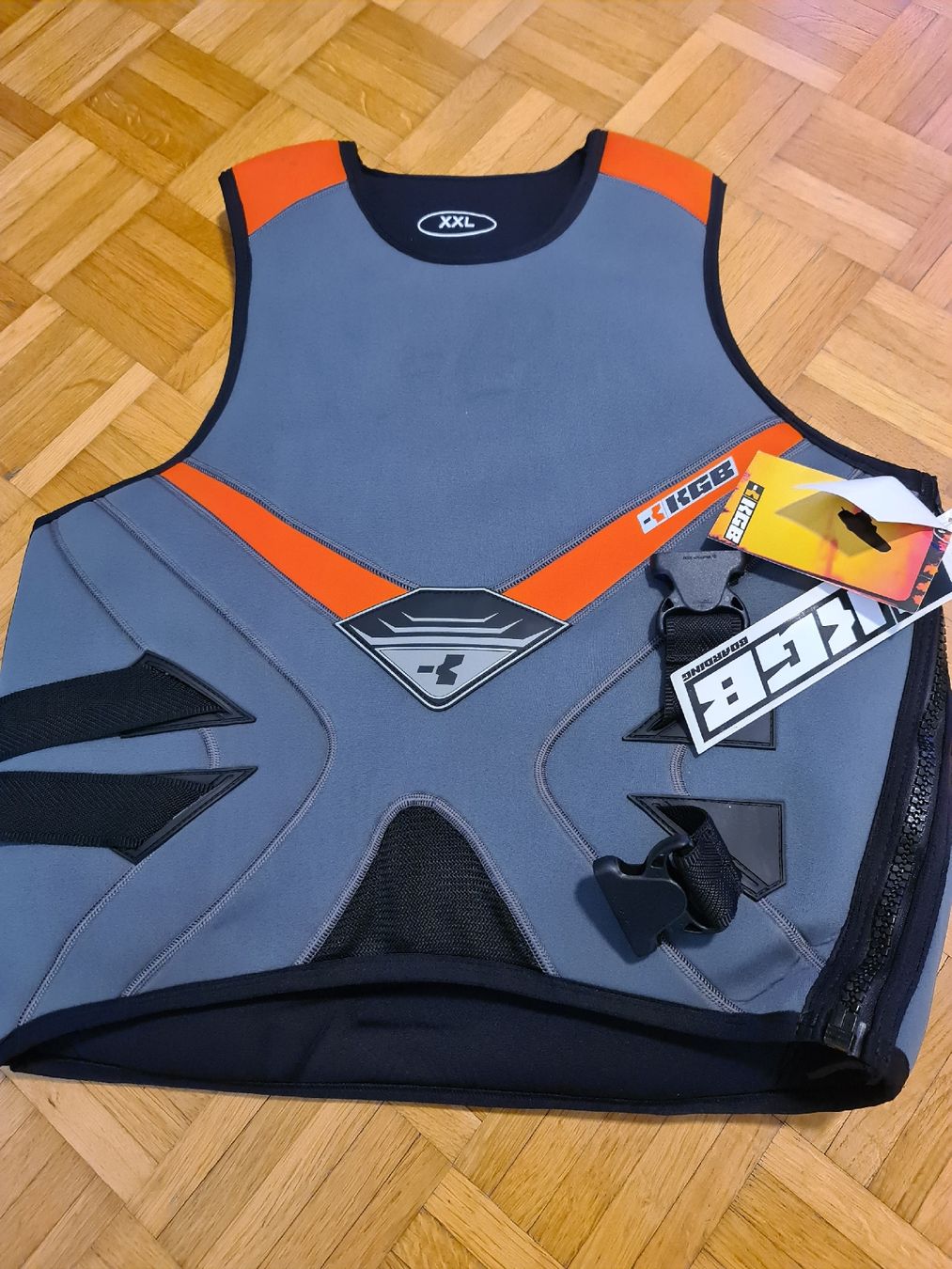 Giacche: KGB Select Mens Life Jacket - Black/Silver – Nuovo e nell'imballaggio originale da Thun venduto da erh_fs86
