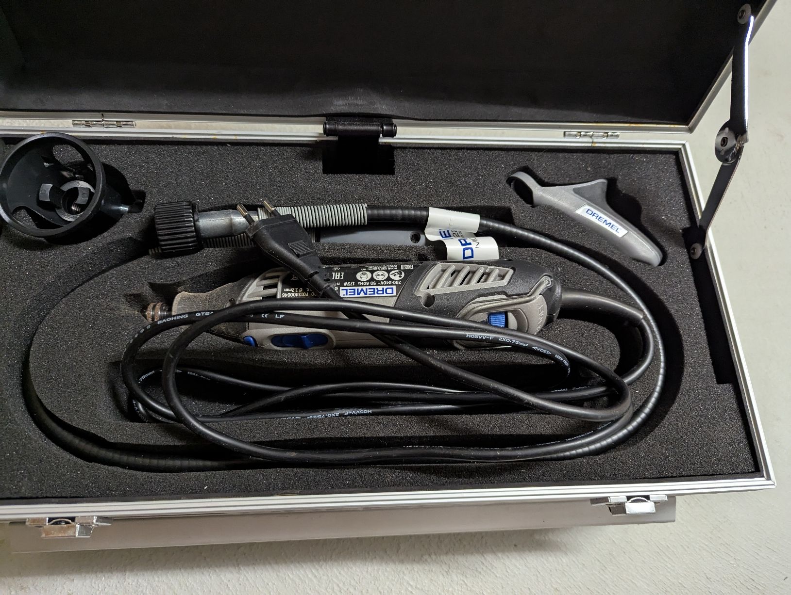 Tutte le macchine: Dremel avec accessoires – Usato da Chénens venduto da HistoricCan0 1