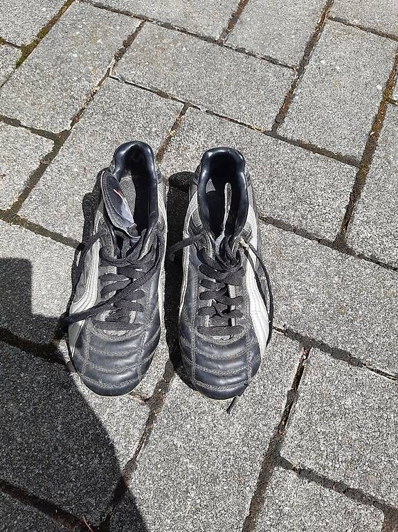 Scarpe da donna: Damen Fussball Schuhe – Usato da Nebikon venduto da Haidihooo 3