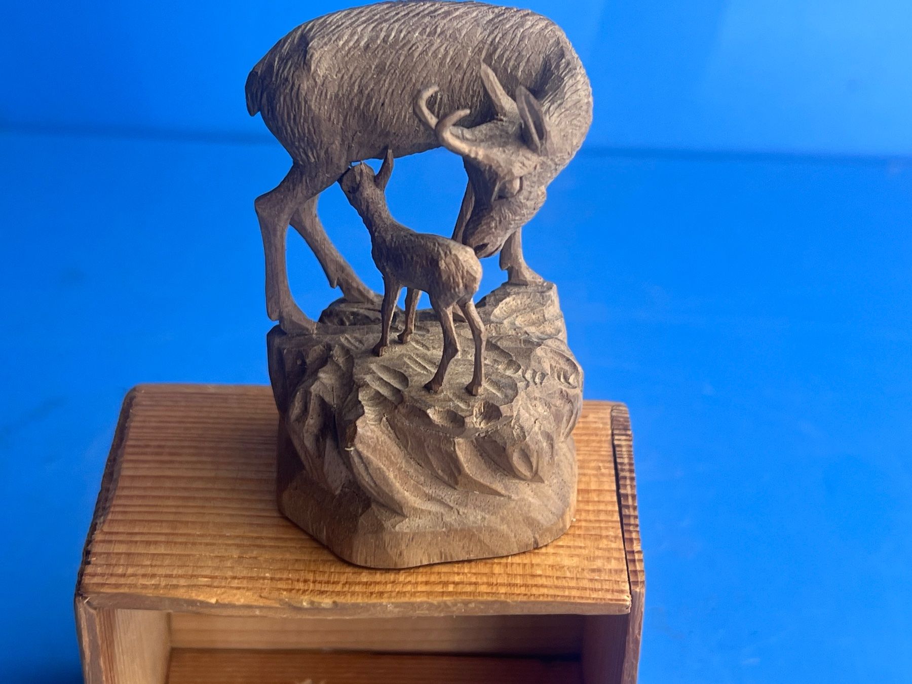 Statuette: Brienzer Miniatur Schnitzerei. Gemse mit Jungem – Usato da Unterengstringen venduto da Gustav03 3