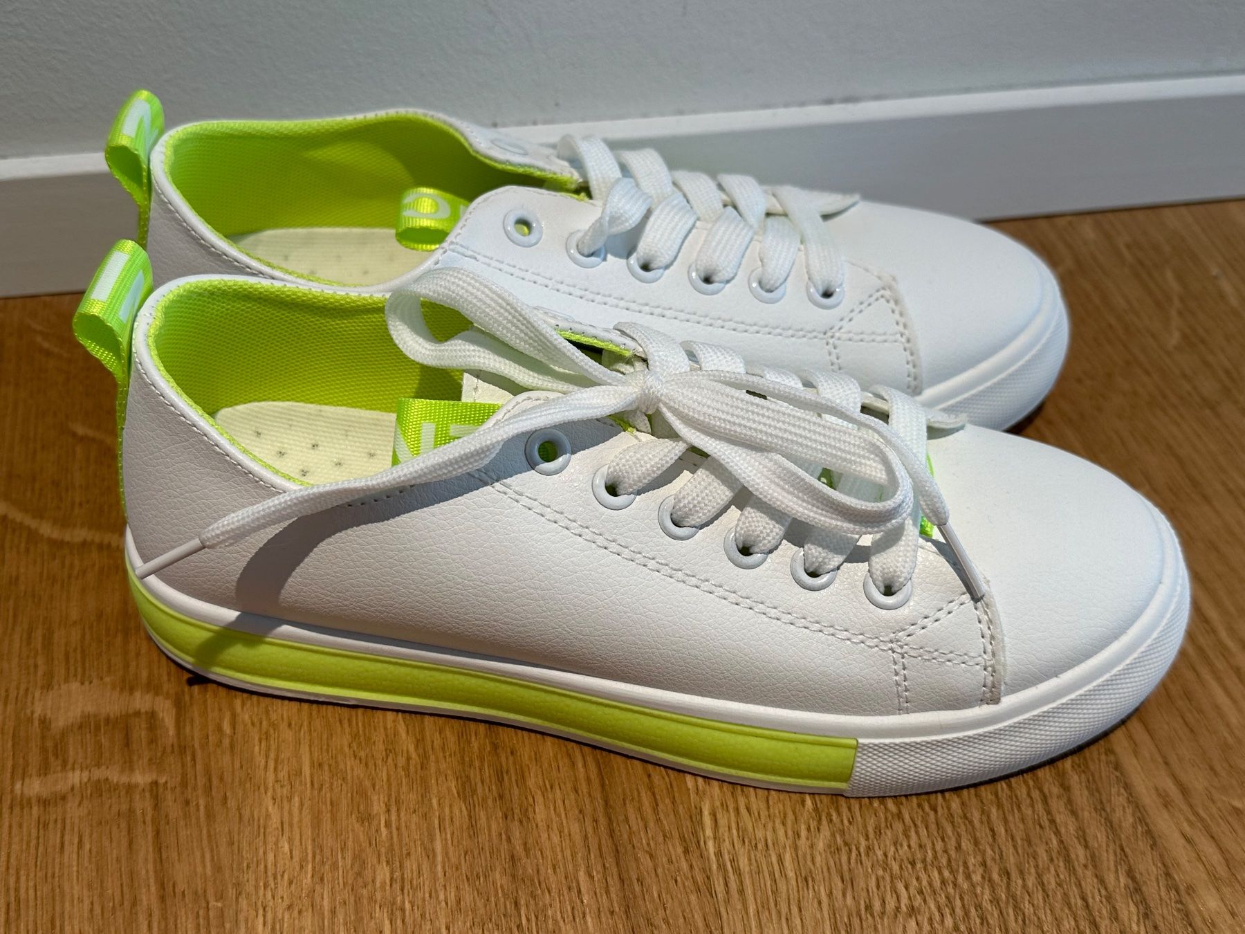 Damenschuhe: Schuhe weiss neongelb, Grösse 37 – Neu (gemäss Beschreibung) aus Oberriet SG von Demi_H 1