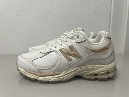 New Balance M2002