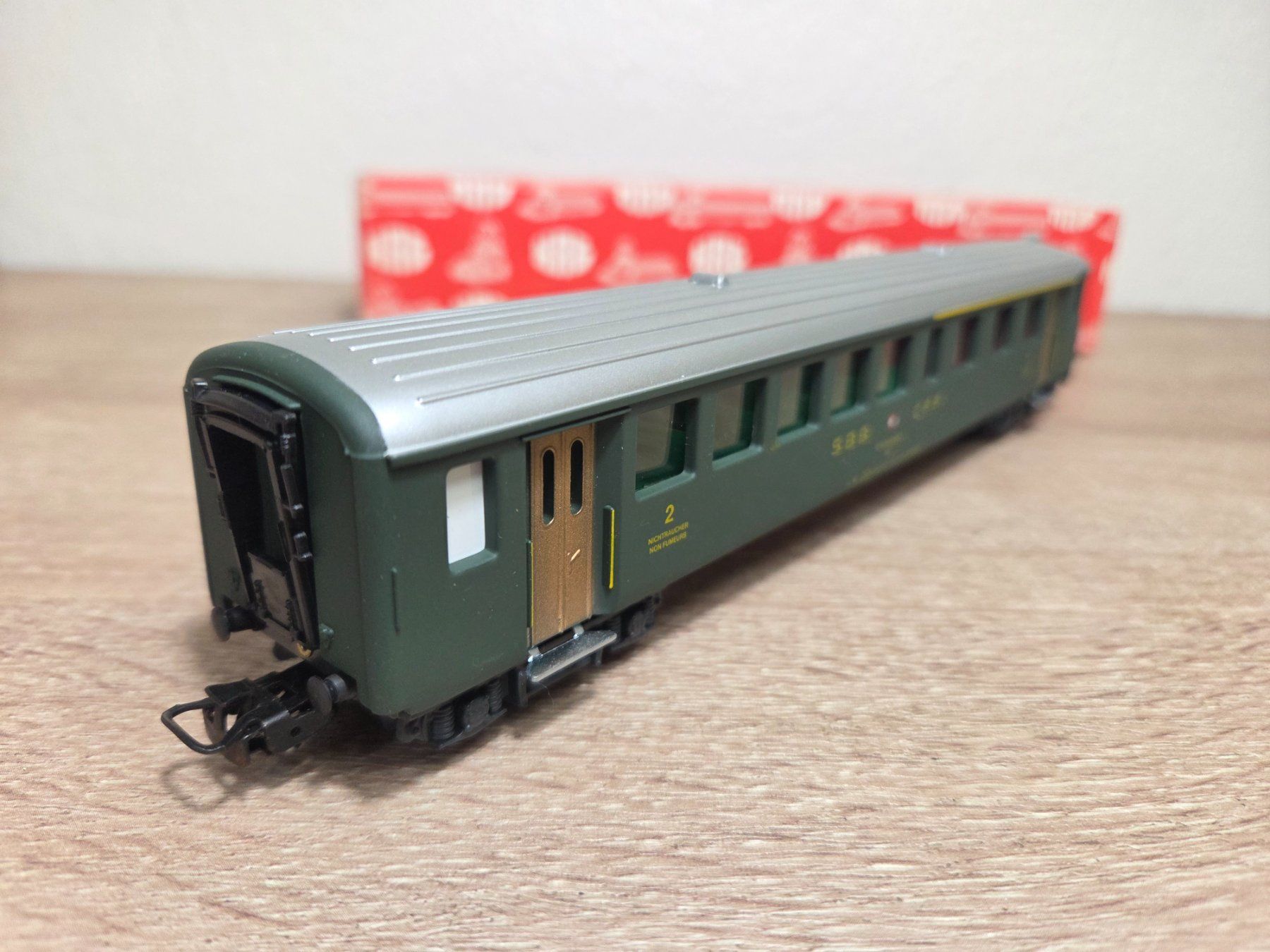 Hag Modellini di ferrovie: Hag 421 Steuerwagen 1/2.Kl SBB H0 – Usato da St-Aubin-Sauges venduto da Lo_Go 3