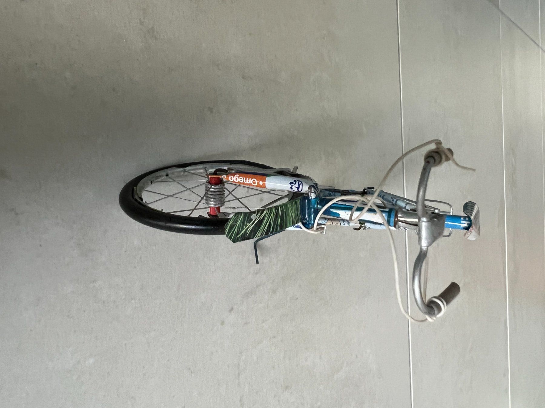 Tutte le decorazioni: Recycling-Minivelos als Dekoration – Usato da Schüpfheim venduto da Rezwel 1