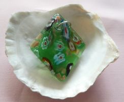 Pendentif Verre Vintage Vert et Fleuri - Élégant!