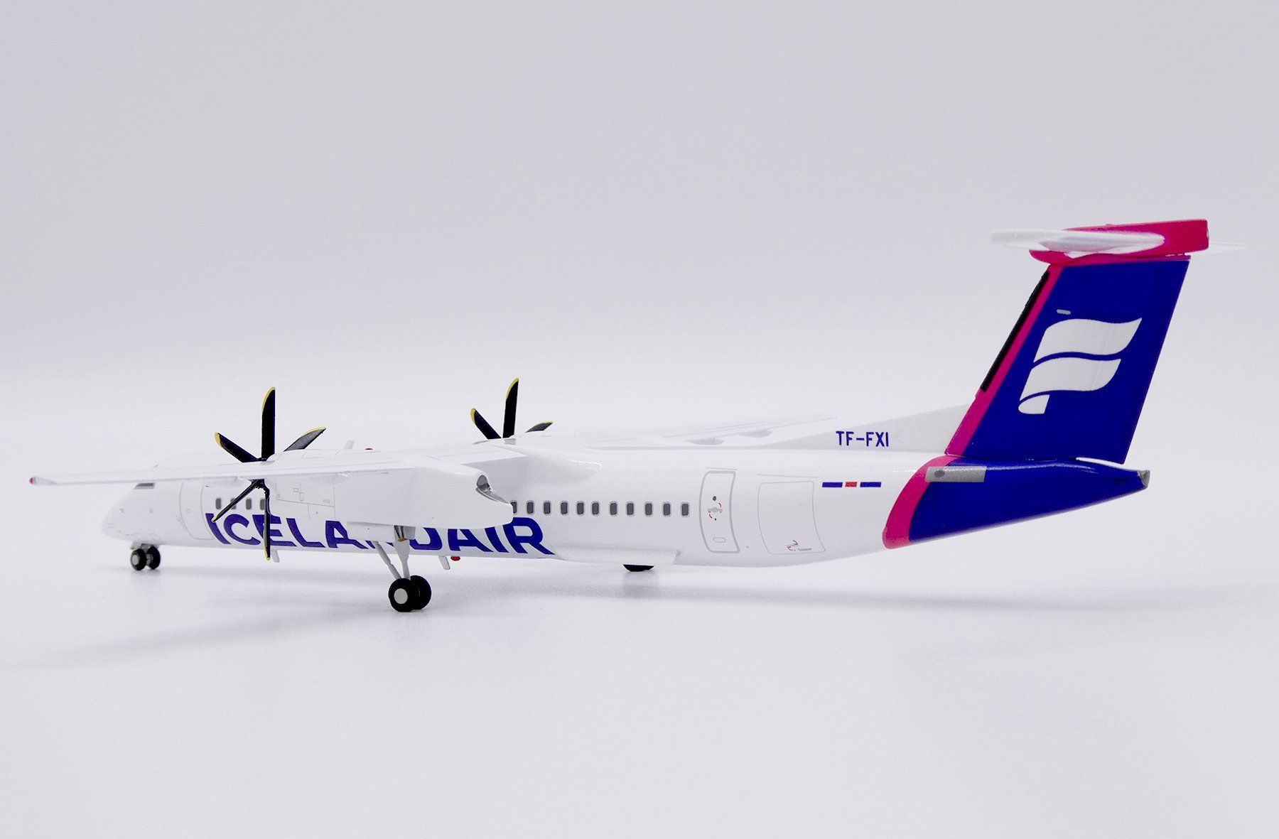 Kit di modellismo & Modellini statici: DASH 8-Q402 ICELANDAIR – Nuovo e nell'imballaggio originale da Morges venduto da iljamuromez 4