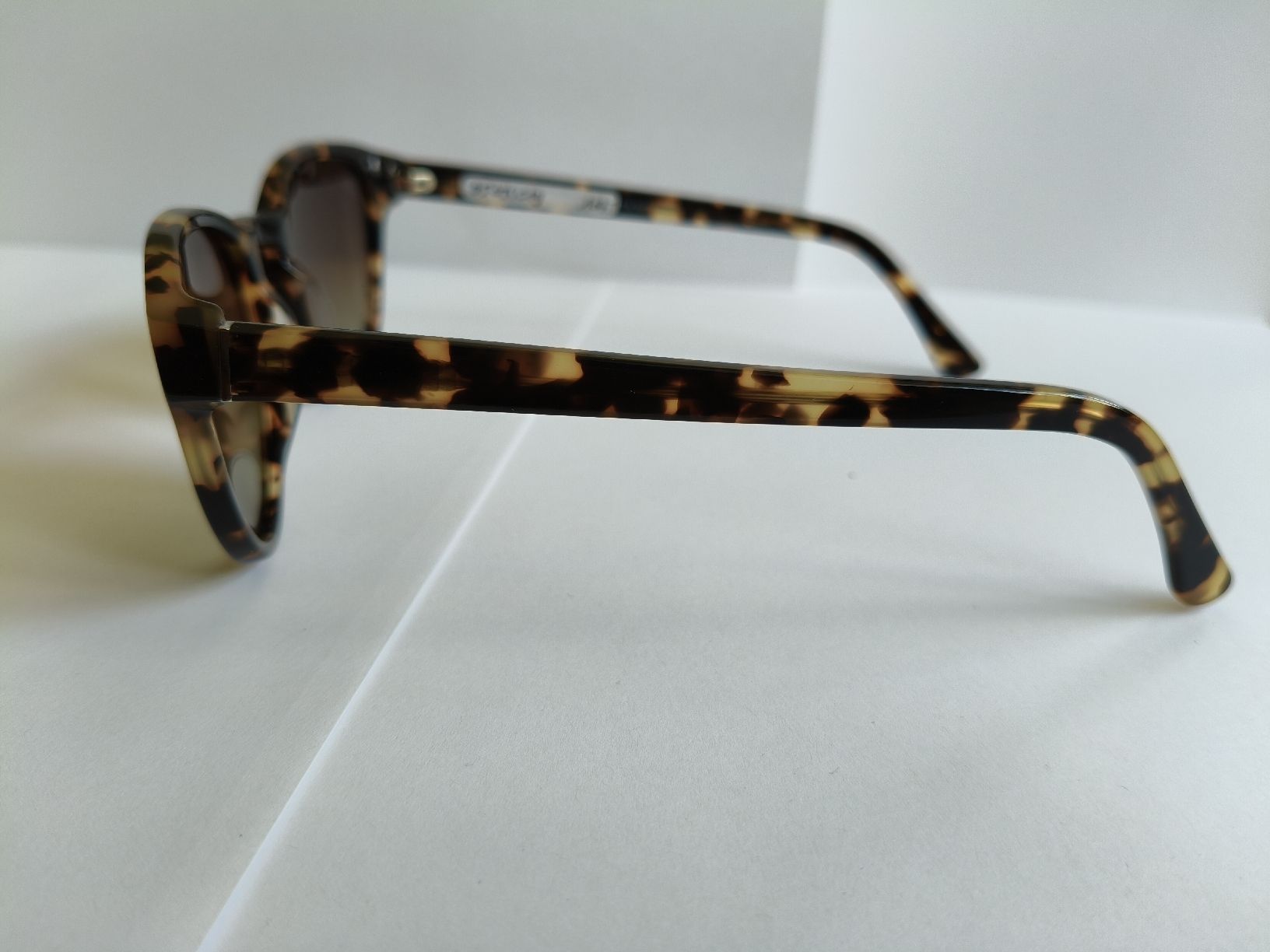Occhiali & Lenti: Stylish Sunglasses with Tortoise Shell Pattern - Polarized – Nuovo (secondo la descrizione) da Zürich venduto da sha_vw65 1