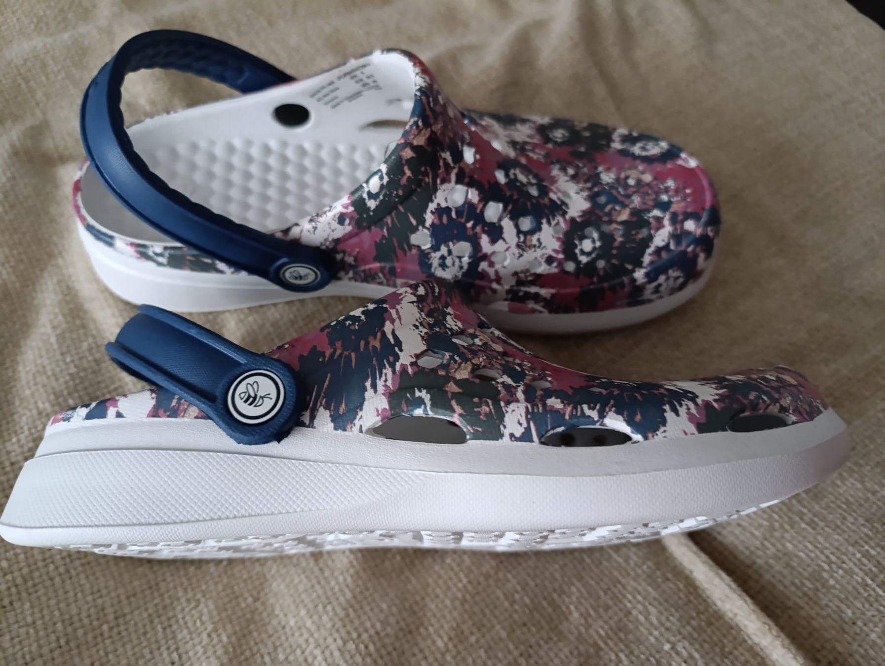 Scarpe da donna: Chaussures genre Crocs – Nuovo e nell'imballaggio originale da St-Cergue venduto da Neviana 2