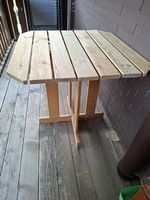 Kleiner Holztisch