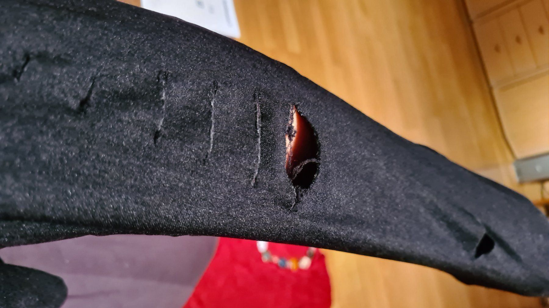 Lotti di vestiti: Coole Halskette mit Pulli + schwarzer Hosegr.L – Usato da Ferden venduto da jemyce 5