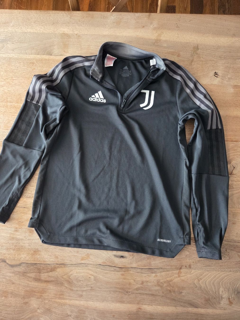 Adidas Pullover & Sweatshirts: Juventus Adidas Pullover 13-14Y 164 dunkelgrau – Gebraucht aus Richigen von Tigertaze