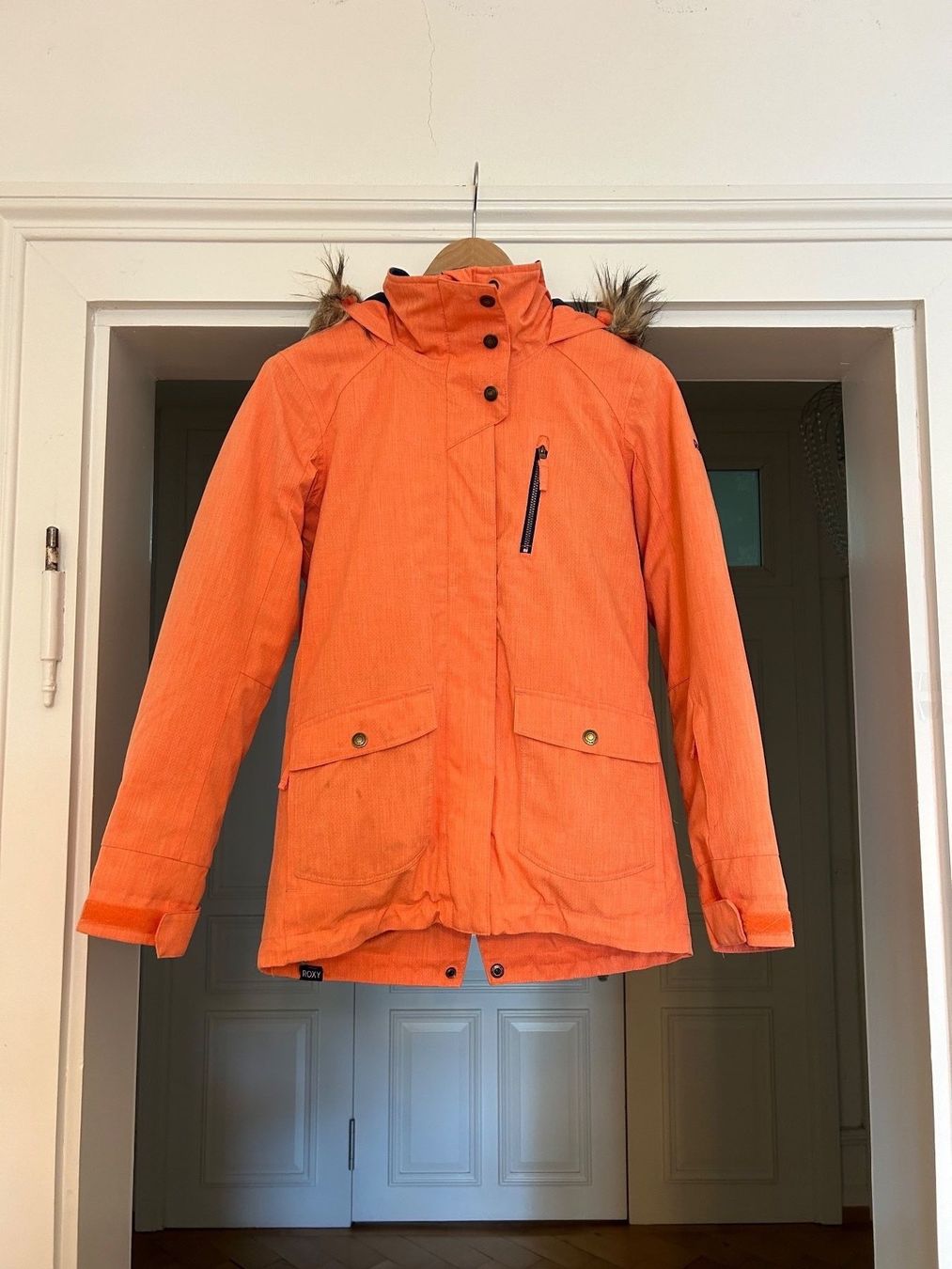 Roxy Jacken & Mäntel: Lachsfarbene Ski Jacke mit Kapuze von Roxy – Gebraucht aus Zürich von pgr_9pzn