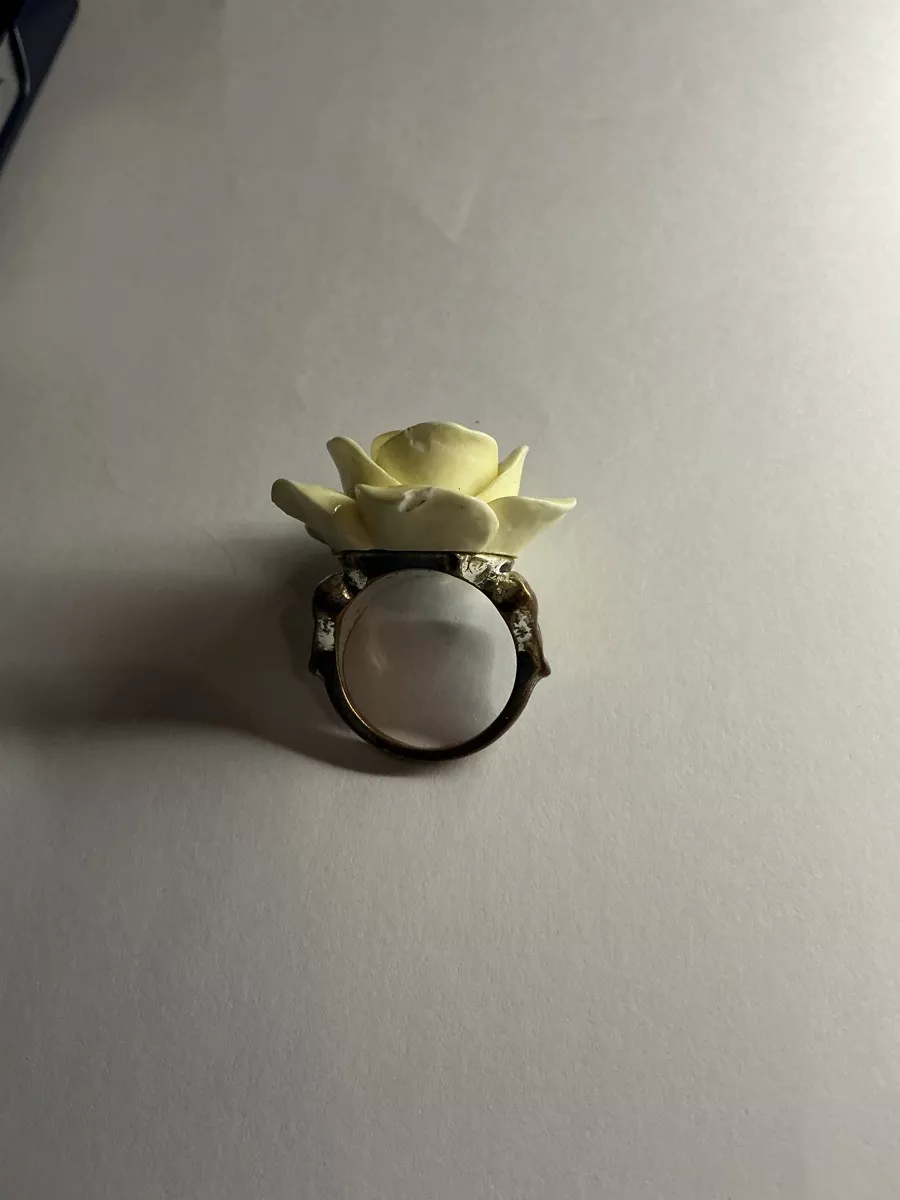 Anelli: Verkaufe ein Ring mit einer Weissen Rossen  – Usato da Basel venduto da Ajscha7o1 2