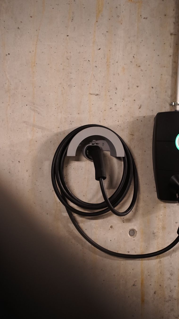 Altro Materiale elettrico: Kabelhalter für Typ 2 Ladekabel - Stecker gerade – Nuovo (secondo la descrizione) da Kerns venduto da Phil.zi 1