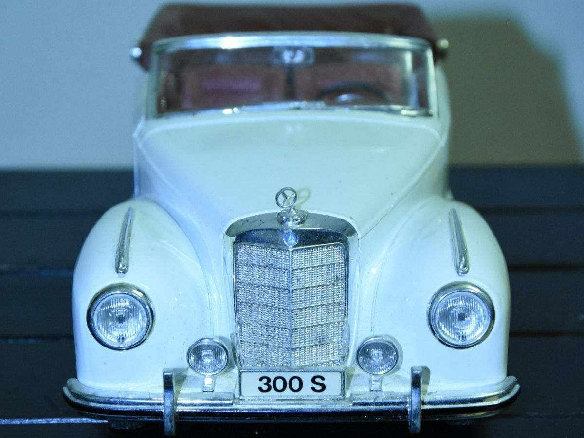 Maisto Modellautos: Modellauto Mercedes-Benz 300 S, Maisto – Gebraucht aus Giswil von Guardia75 4