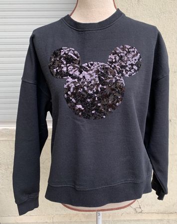 Superbe sweat-shirt MICKEY en séquins noirs DISNEY store t.M