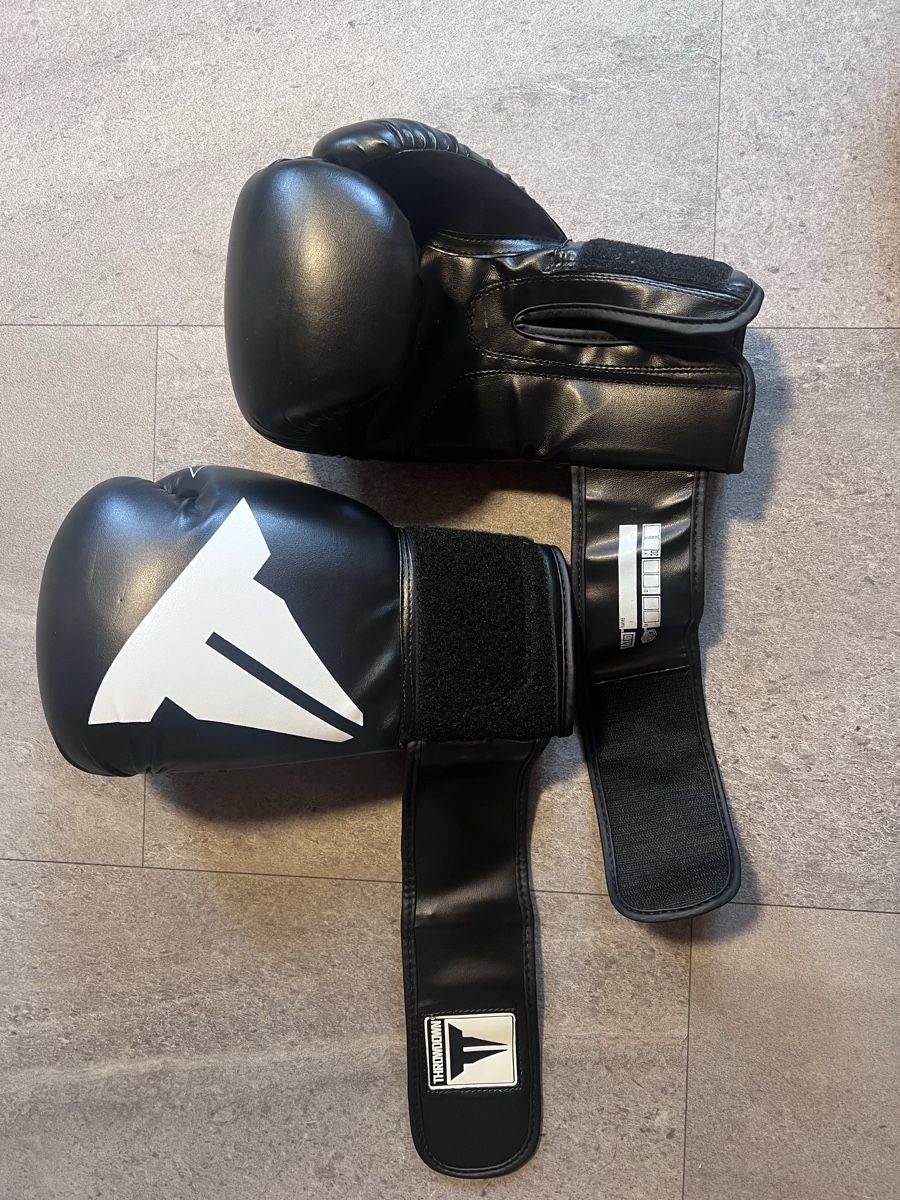 Gants & mitaines : Boxhandschuhe Throwdown 10oz – D'occasion à Pfäffikon SZ par Gschmois26 5