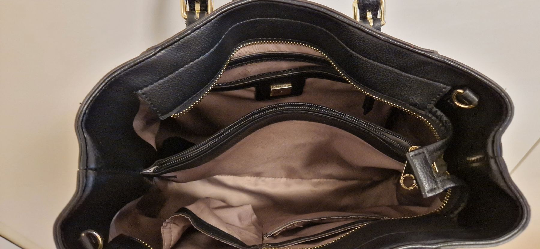 Guess Sacs femmes: Guess Handtasche – Neuf (Voir description) à Stallikon par lh-beba82-85 1